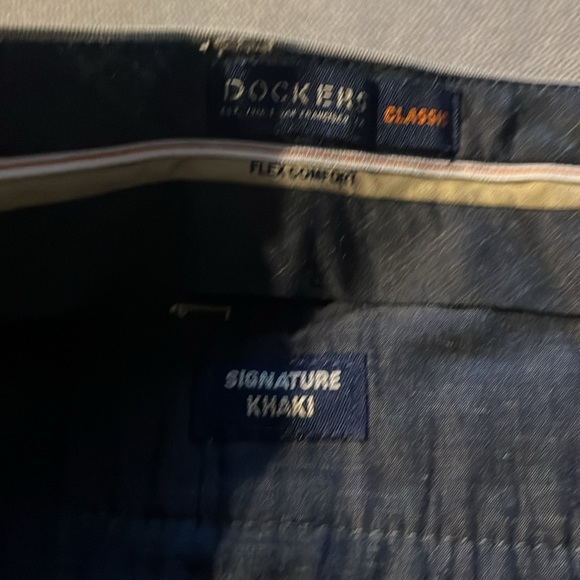 Men’s Dockers/ Khaki Size:42W/L32 note pictures for approximate measurements. - Picture 5 of 9